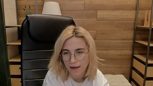 Moon13152 online show from January 3, 1:27 am