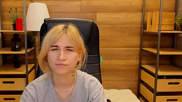 Moon13152 online show from January 4, 10:55 pm