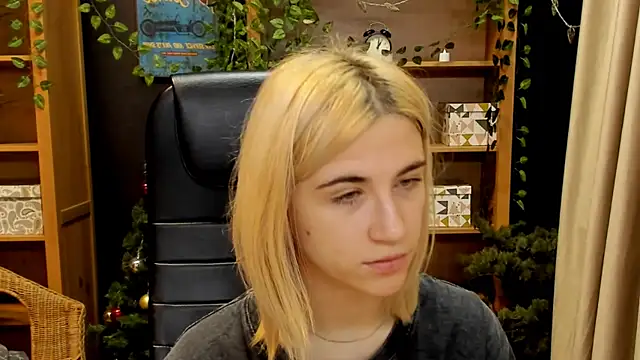 Moon13152 online show from January 9, 9:16 pm