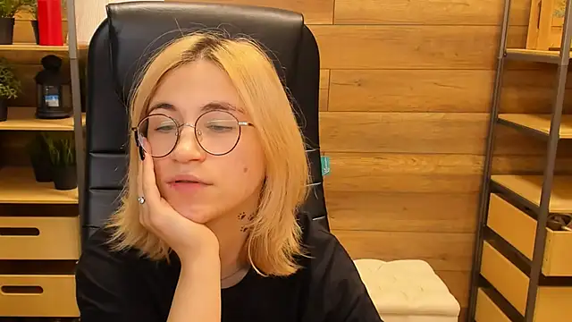 Moon13152 online show from January 22, 9:21 pm