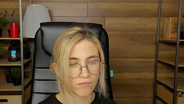 Moon13152 online show from January 23, 8:02 pm