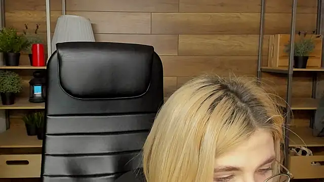 Moon13152 online show from January 23, 11:05 pm