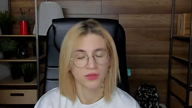 Moon13152 online show from February 1, 12:29 am