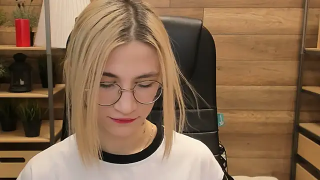 Moon13152 online show from February 3, 10:43 pm