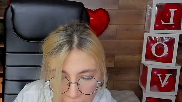 Moon13152 online show from February 14, 9:21 pm