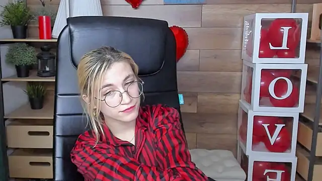 Moon13152 online show from February 18, 10:03 pm