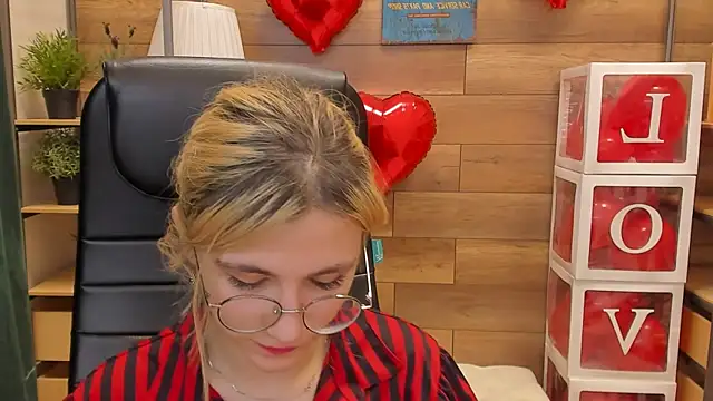 Moon13152 online show from February 19, 2:12 am