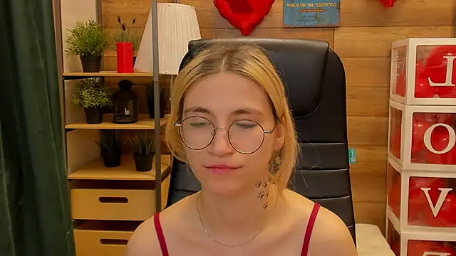 Moon13152 online show from February 20, 6:57 pm