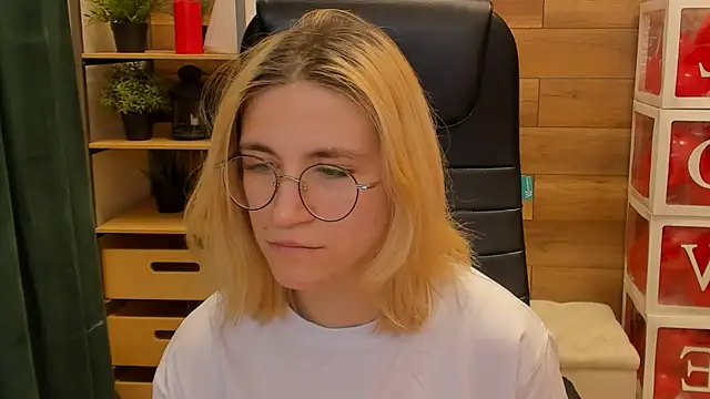 Moon13152 online show from February 21, 3:12 am