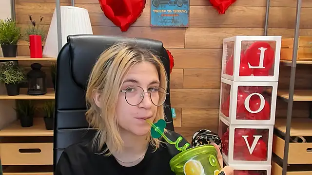 Moon13152 online show from February 22, 3:36 pm