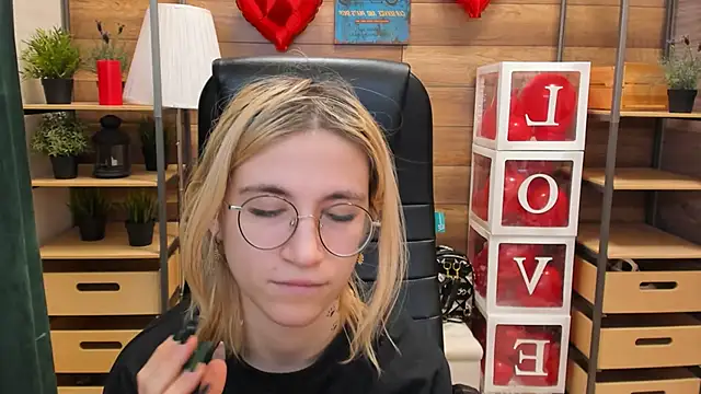 Moon13152 online show from February 22, 7:14 pm