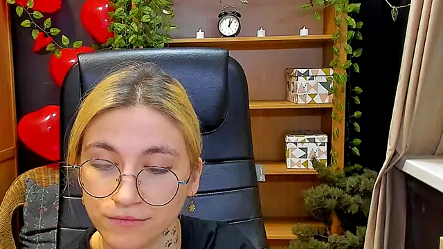 Moon13152 online show from February 24, 1:24 am