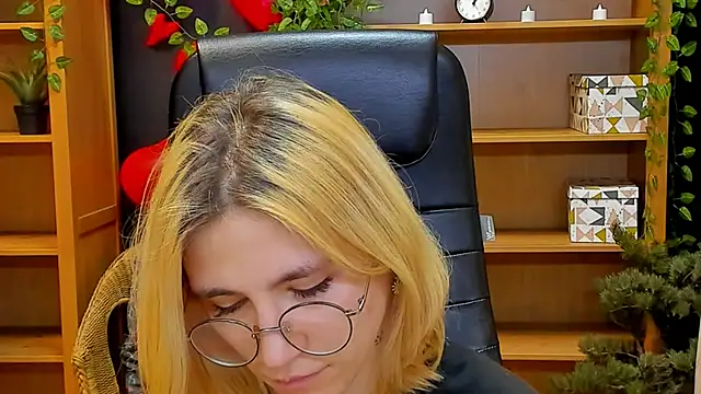 Moon13152 online show from February 24, 4:27 am