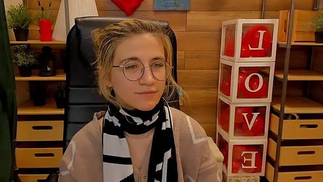 Moon13152 online show from February 24, 3:42 pm