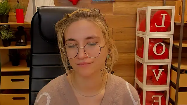 Moon13152 online show from February 24, 6:58 pm