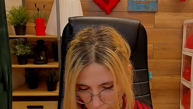 Moon13152 online show from February 25, 6:53 pm