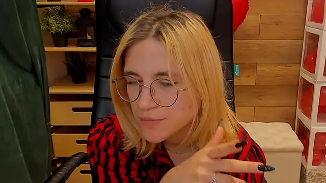 Moon13152 online show from February 25, 9:57 pm