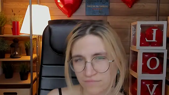 Moon13152 online show from February 28, 10:28 pm