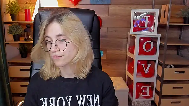 Moon13152 online show from March 7, 12:48 am