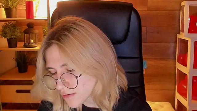 Moon13152 online show from March 7, 3:51 am