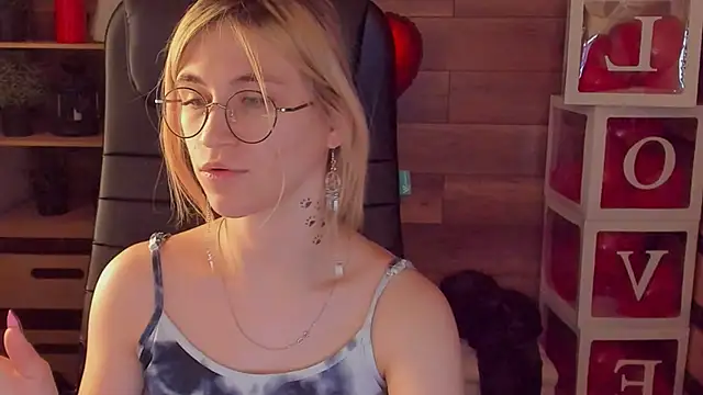 Moon13152 online show from March 9, 5:33 am