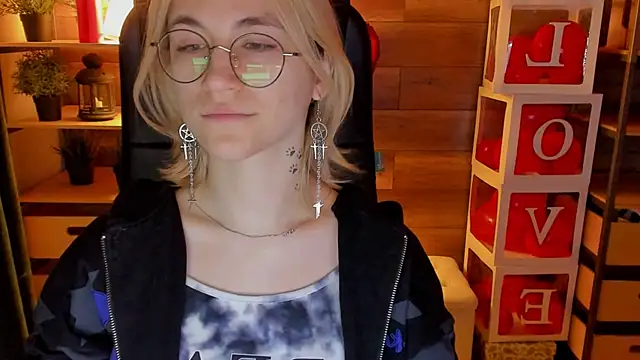 Moon13152 online show from March 9, 3:05 pm