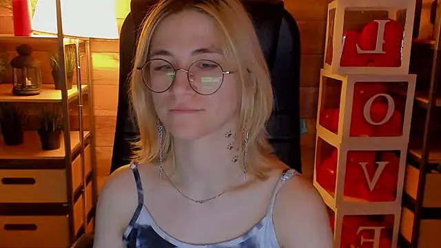 Moon13152 online show from March 9, 6:11 pm