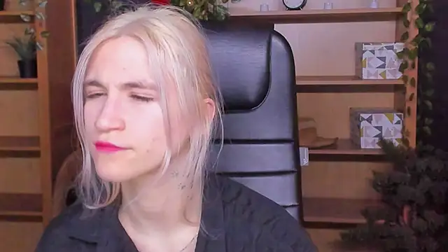 Moon13152 online show from March 14, 9:10 pm