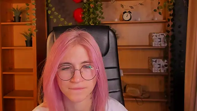 Moon13152 online show from March 19, 4:25 am