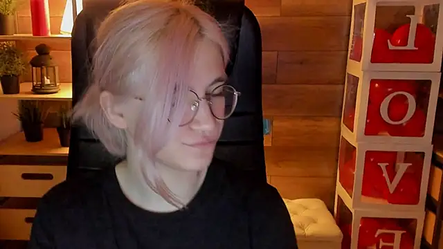 Moon13152 online show from March 19, 8:32 pm