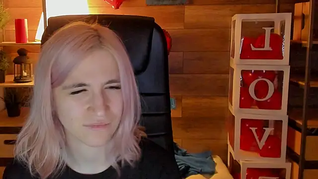 Moon13152 online show from March 19, 11:47 pm