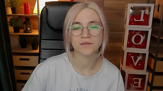 Moon13152 online show from March 21, 3:13 pm