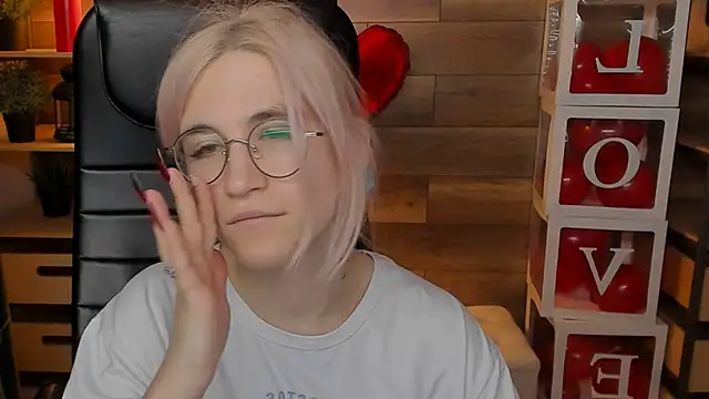 Moon13152 online show from March 21, 6:18 pm