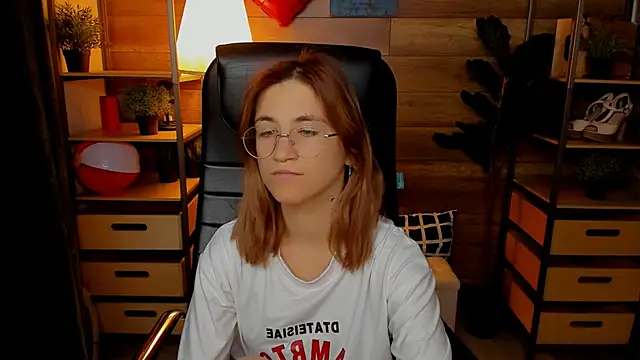 Moon13152 online show from September 13, 3:34 pm