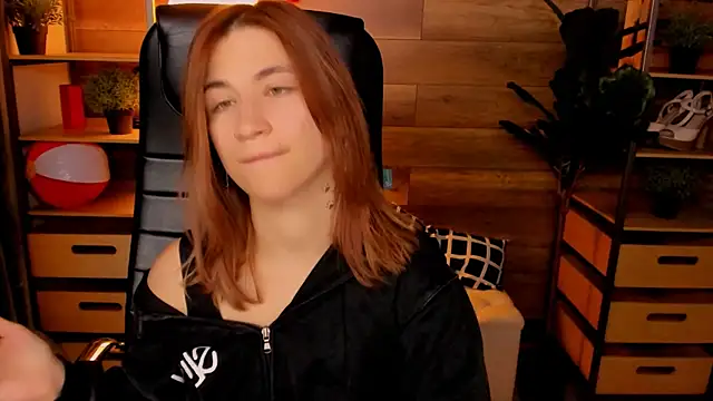 Moon13152 online show from October 1, 8:37 pm