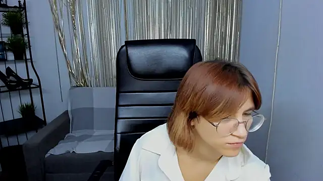 Moon13152 online show from October 28, 9:50 pm