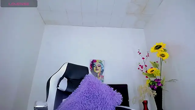 Snapshot of samantha_official_ chatting on December 7, 1:47 am samantha official online show from December 7, 1:47 am