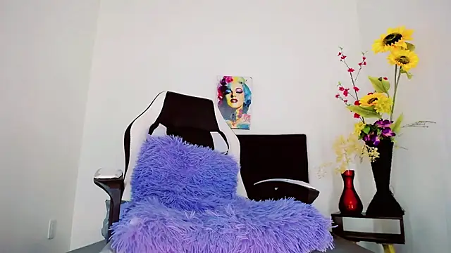 Snapshot of samantha_official_ chatting on December 10, 10:58 pm samantha official online show from December 10, 10:58 pm