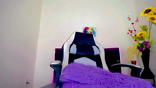 Snapshot of samantha_official_ chatting on January 13, 10:56 pm samantha official online show from January 13, 10:56 pm