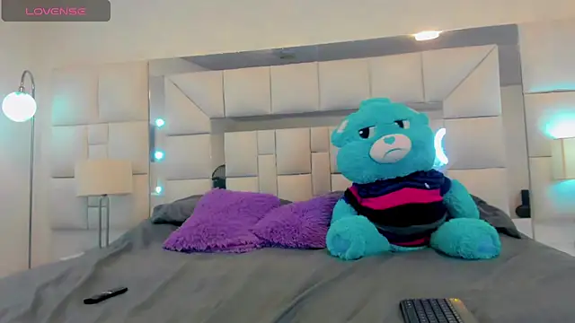 Snapshot of samantha_official_ chatting on January 17, 8:11 pm samantha official online show from January 17, 8:11 pm