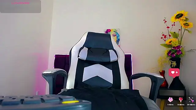 Snapshot of samantha_official_ chatting on February 7, 10:52 pm samantha official online show from February 7, 10:52 pm