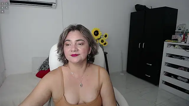 Snapshot of Chiraz_hasnaa chatting on March 4, 11:11 pm Chiraz hasnaa online show from March 4, 11:11 pm