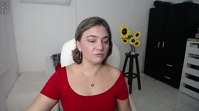 Snapshot of Chiraz_hasnaa chatting on March 16, 1:27 pm Chiraz hasnaa online show from March 16, 1:27 pm