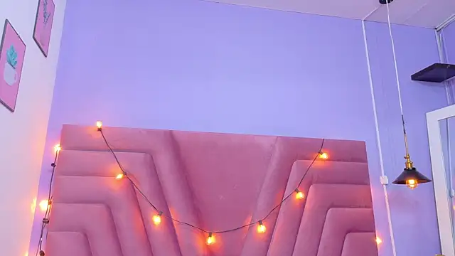 Snapshot of Beautifulskinny18 chatting on November 18, 7:51 pm Beautifulskinny18 online show from November 18, 7:51 pm