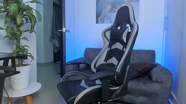 Yeiko Romero  online show from September 23, 4:32 pm