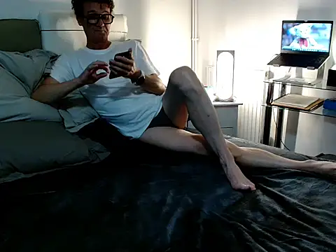 ImYourXtoy online show from August 3, 6:33 pm