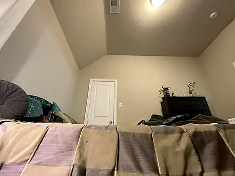 wynterheat online show from October 14, 5:08 am