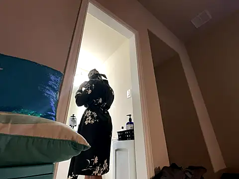 wynterheat online show from October 19, 1:17 am