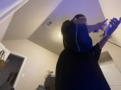 wynterheat online show from November 3, 1:08 am