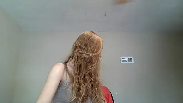 Snapshot of DMDutton chatting on December 5, 7:10 pm DMDutton online show from December 5, 7:10 pm